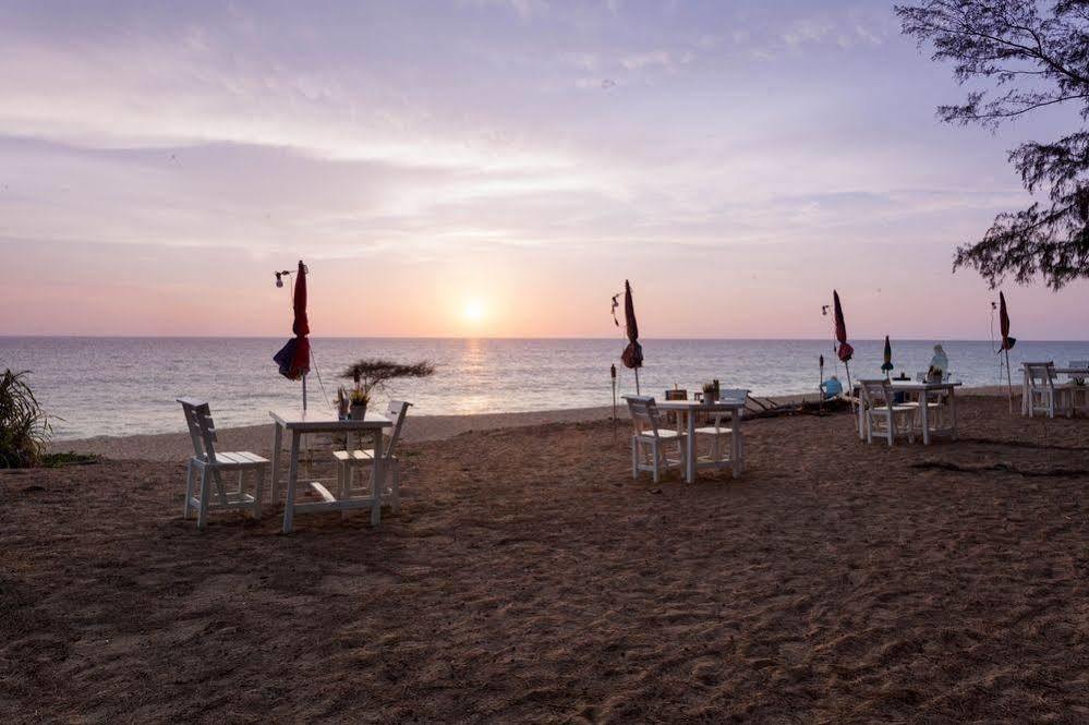 Micky Monkey Beach Hotel Phuket Maikhao Thailand Mai Khao Exterior foto